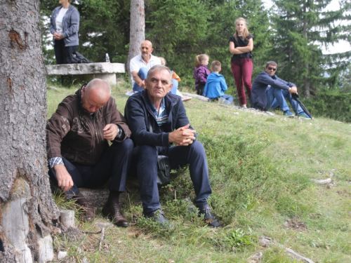 FOTO: Na Vranu služena sv. misa za poginule duvandžije