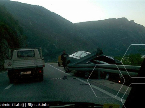 Mostar - Jablanica: Peugeotom u zaštitnu ogradu