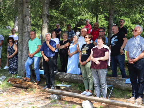 FOTO: Na Vranu služena sv. misa za poginule duvandžije