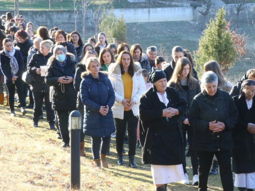 FOTO: Put križa kroz fratarski gaj na Šćitu