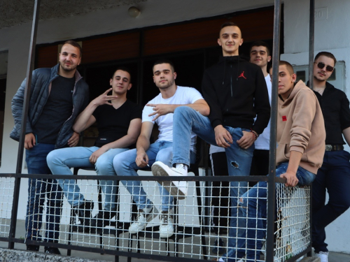 FOTO/VIDEO: Matura 2024. - Defile mladosti na ulicama Prozora
