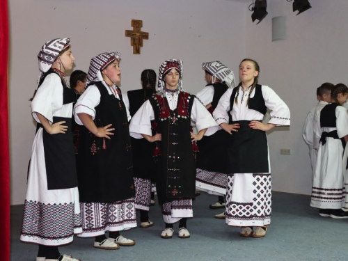 FOTO: Na Šćitu održana 5. kulturno-vjerska baština Hrvata BiH pod geslom ''Vratimo nadu zavičaju''