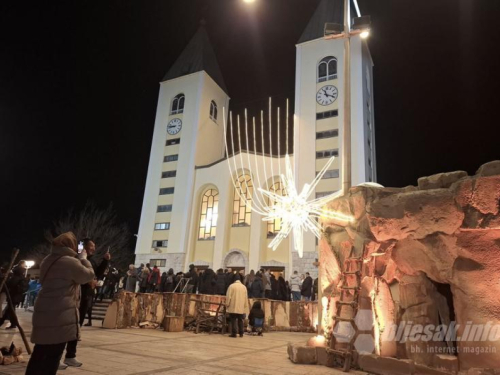 Doček Nove godine u molitvi i tišini