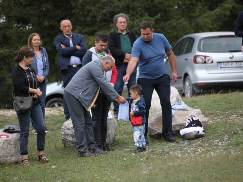 FOTO: Na Vranu služena sv. misa za poginule duvandžije