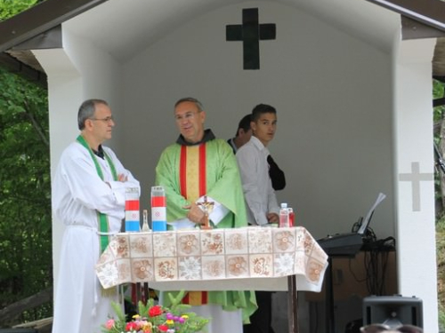 FOTO: Na Pomenu otkrivena spomen-ploča dvojici poginulih branitelja iz Rame