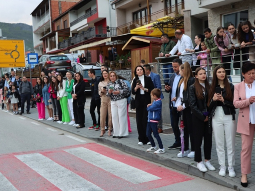 FOTO/VIDEO: Matura 2023. - Defile mladosti na ulicama Prozora