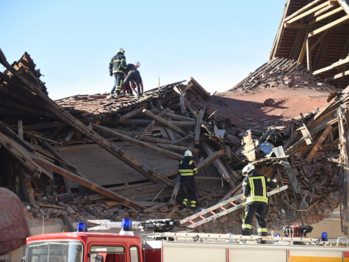 Veliki fotoizvještaj iz Petrinje: U samom centru gotovo nema zgrade koja nije razrušena