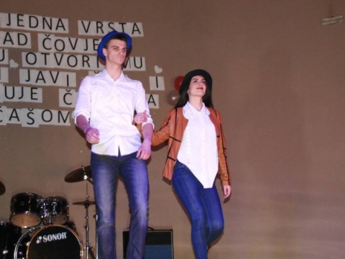 FOTO: Priredba povodom Valentinova, izabrani Miss i Mister Srednje škole