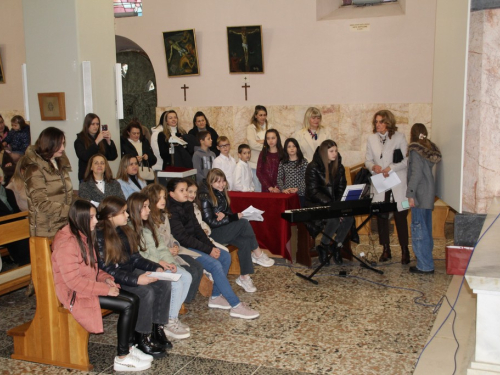 FOTO: Sv. Nikola i ove godine razveselio djecu u župi Rama-Šćit