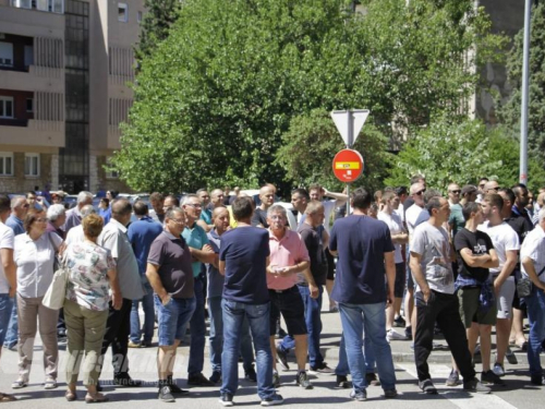 Radnici Aluminija dižu papire: Traže se otpremnine u vrijednosti šest plaća