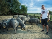 Vida ima farmu crnih svinja, a u Rusiju je ''prošvercao'' kulen