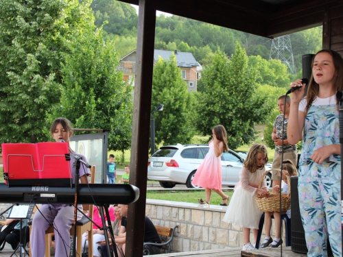 FOTO: 16. festival duhovne glazbe ''Djeca pjevaju Isusu'' u župi Prozor