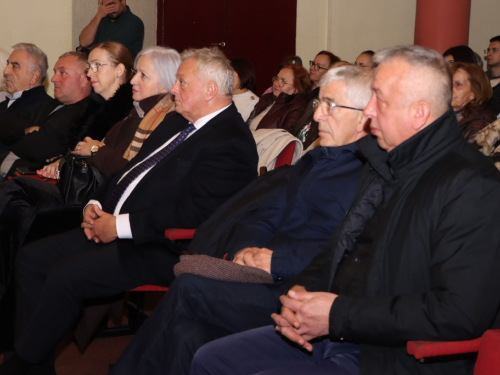 FOTO: U Prozoru održan koncert ''Svim na zemlji''