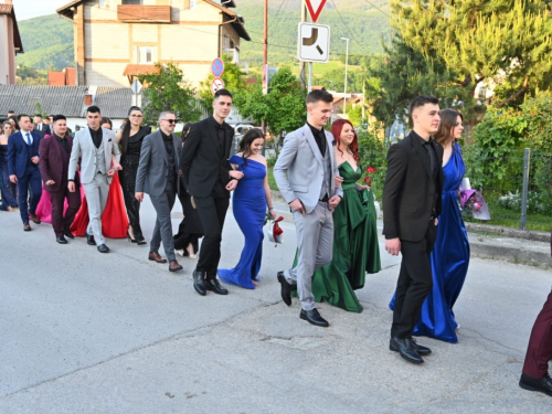 Uskoplje ispratilo 63 maturanta, među njima i 16 iz Prozora-Rame