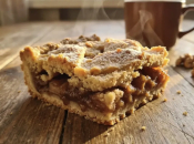 Posna pita s jabukama gotova za tren