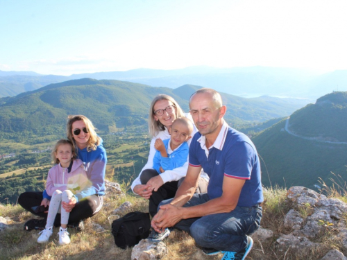 FOTO| Gmićani podigli križ na Makljenu