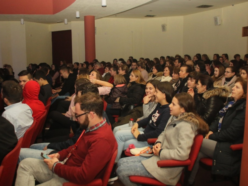 FOTO: U Prozoru održan humanitarni koncert za djecu u Africi