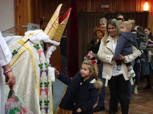 FOTO: Sv. Nikola i ove godine razveselio djecu u župi Rama-Šćit