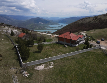 OGLAS: Prodaje se kuća i zemljište na Zahumu