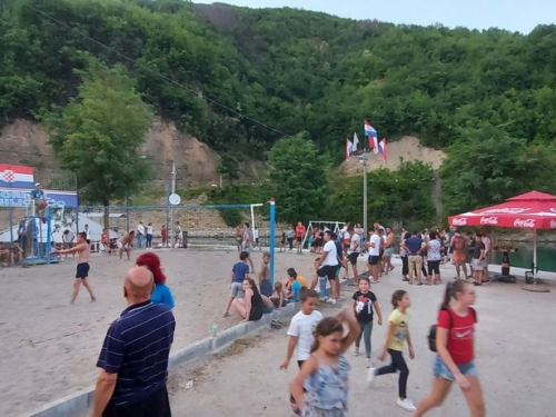 FOTO: Izvješće s manifestacije ''Ljeto u Gračacu''