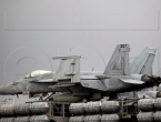 Kineski ratni zrakoplovi na nebu, američki ratni brodovi umoru kod Tajvana