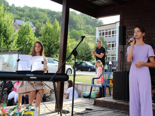 FOTO: 16. festival duhovne glazbe ''Djeca pjevaju Isusu'' u župi Prozor