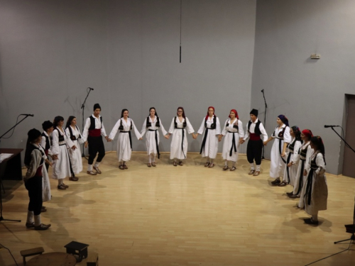 FOTO/VIDEO: 2. večer folklora u Prozoru - ''Običaje svoje zaboravit neću''