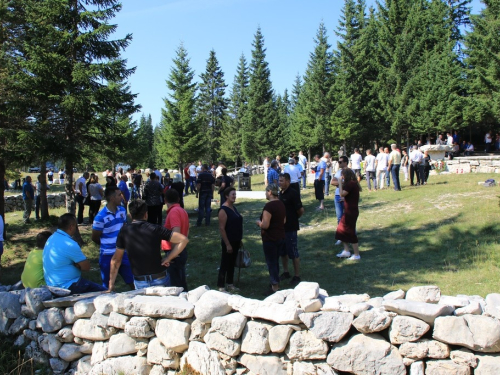 FOTO: Na Vran planini služena misa za poginule duvandžije