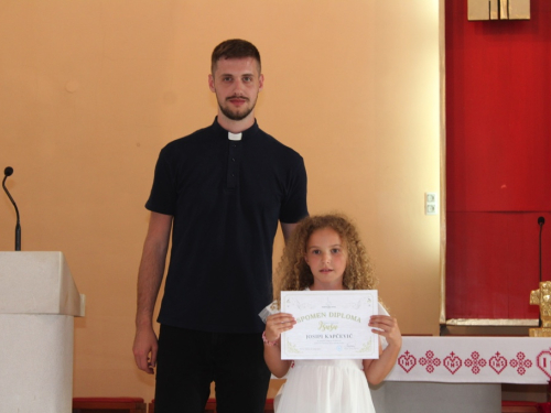 FOTO: U Prozoru održan 18. festival duhovne glazbe ''Djeca pjevaju Isusu''