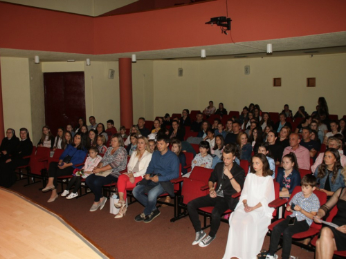 FOTO: ''Majci na dar'' - u Prozoru održan koncert klasične glazbe