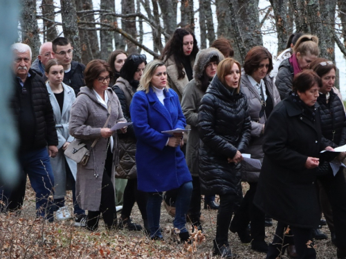 FOTO: Put križa kroz fratarski gaj na Šćitu