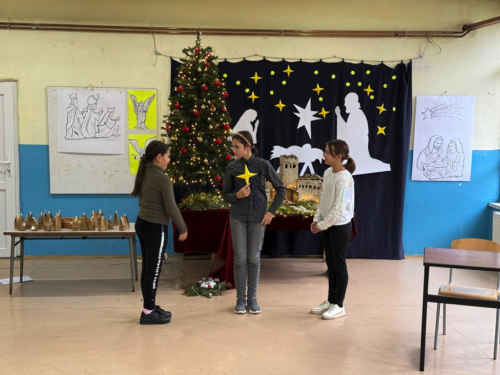 FOTO: Božićna priredba na Uzdolu uz pjesmu i darove