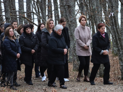 FOTO: Put križa kroz fratarski gaj na Šćitu