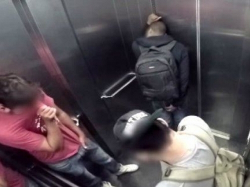 VIDEO: Proljev ga uhvatio u liftu