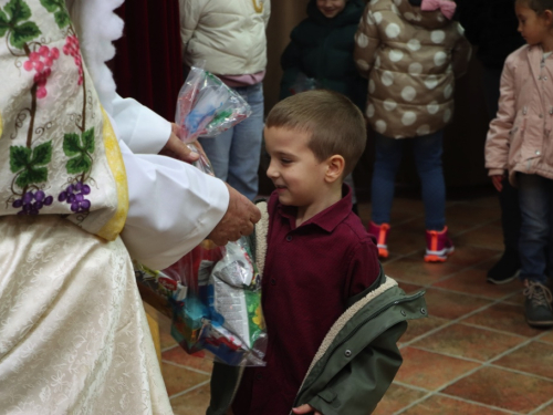FOTO: Sv. Nikola i ove godine razveselio djecu u župi Rama-Šćit