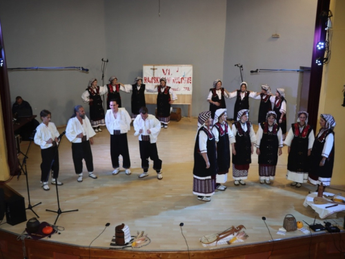 FOTO/VIDEO: Večer folklora u Prozoru