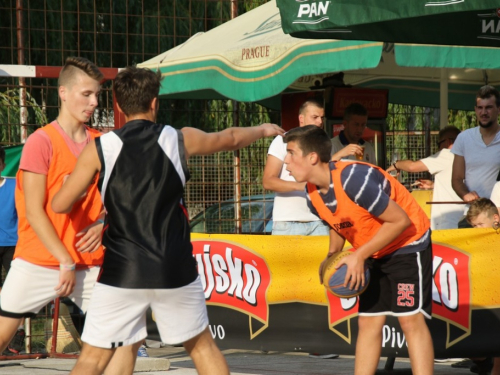 FOTO: Ekipa ''ALF Market'' osvojila Streetball za juniore