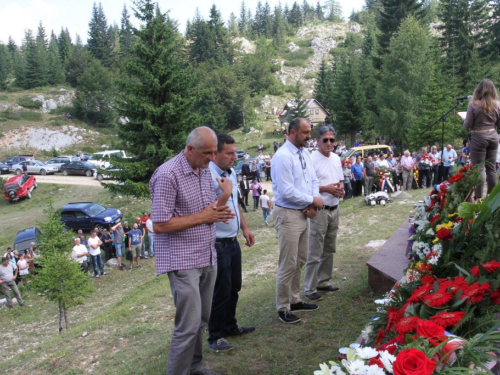 FOTO: Obilježena 22. obljetnica stradanja 39 Hrvata na Stipića livadi