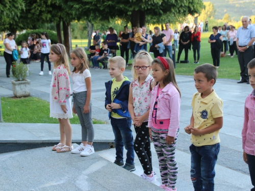 FOTO: Započela trodnevnica u župi Rama-Šćit, prvašići darovani prigodnim darovima