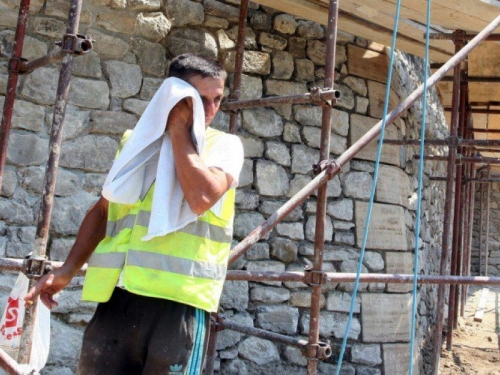 Rade za crkavicu: Radnici u Federaciji BiH imaju najniže plaće u regiji