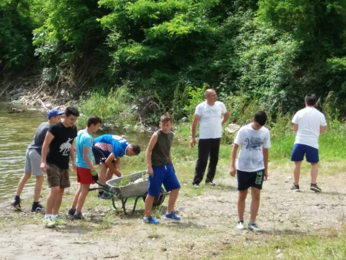 FOTO: Uređeno odmorište i plaža Gračac