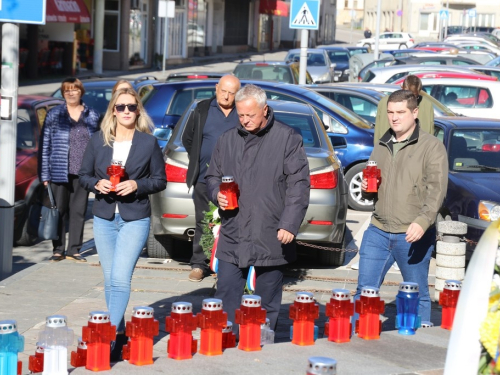 FOTO: Povodom Svih svetih u Prozoru zapaljene svijeće za poginule i preminule branitelje