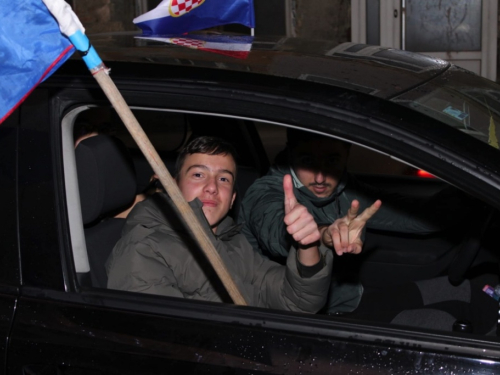 FOTO/VIDEO: Veliko slavlje u Prozoru nakon pobjede 'Vatrenih'