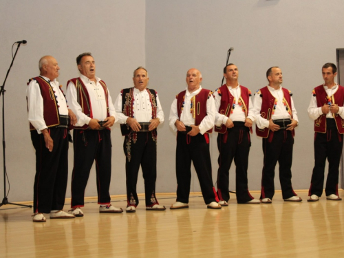 FOTO: U Prozoru održana večer folklora