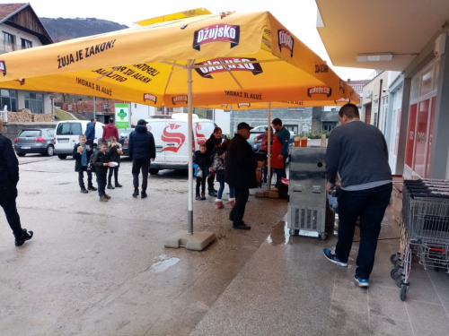 FOTO: U Prozoru otvoren Bakovićev 13. Market