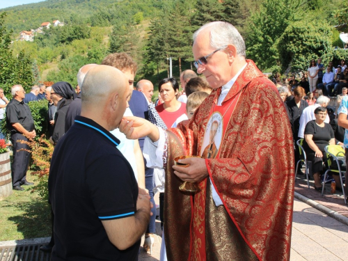 FOTO/VIDEO: Na Uzdolu obilježena 22. obljetnica stravičnog pokolja nad Hrvatima