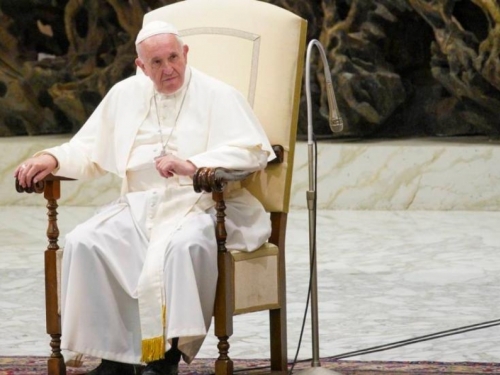 Papa molio za Ukrajinu: Kupnja i proizvodnja oružja nisu rješenje