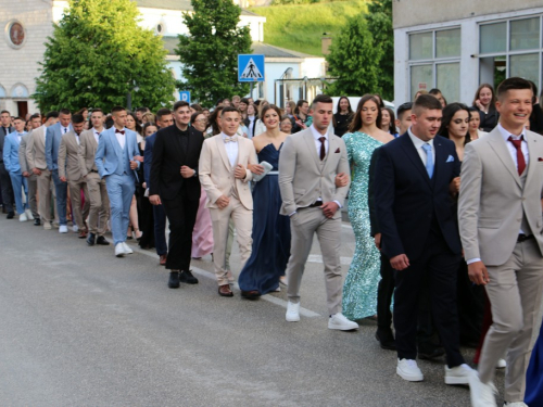FOTO: Matura 2025. - Defile mladosti na ulicama Prozora