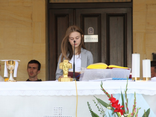 FOTO: Na Šćitu započela trodnevnica, Mladu misu slavio p. Marko Petričević