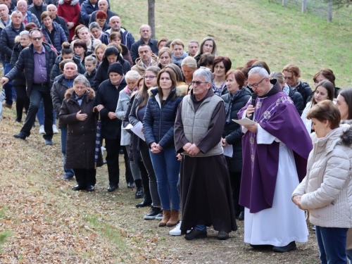 FOTO: Put križa kroz fratarski gaj na Šćitu